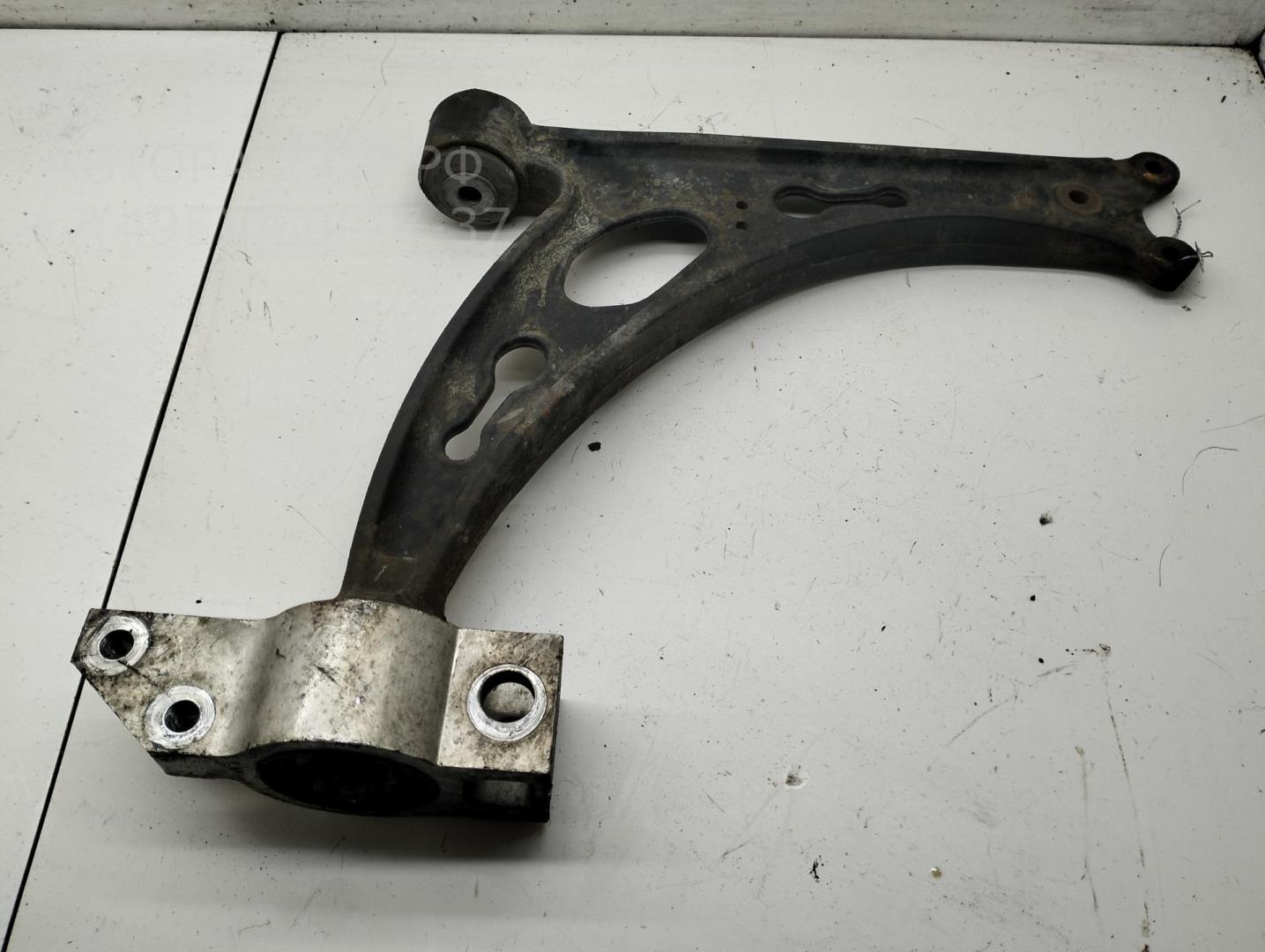 Рычаг передний левый