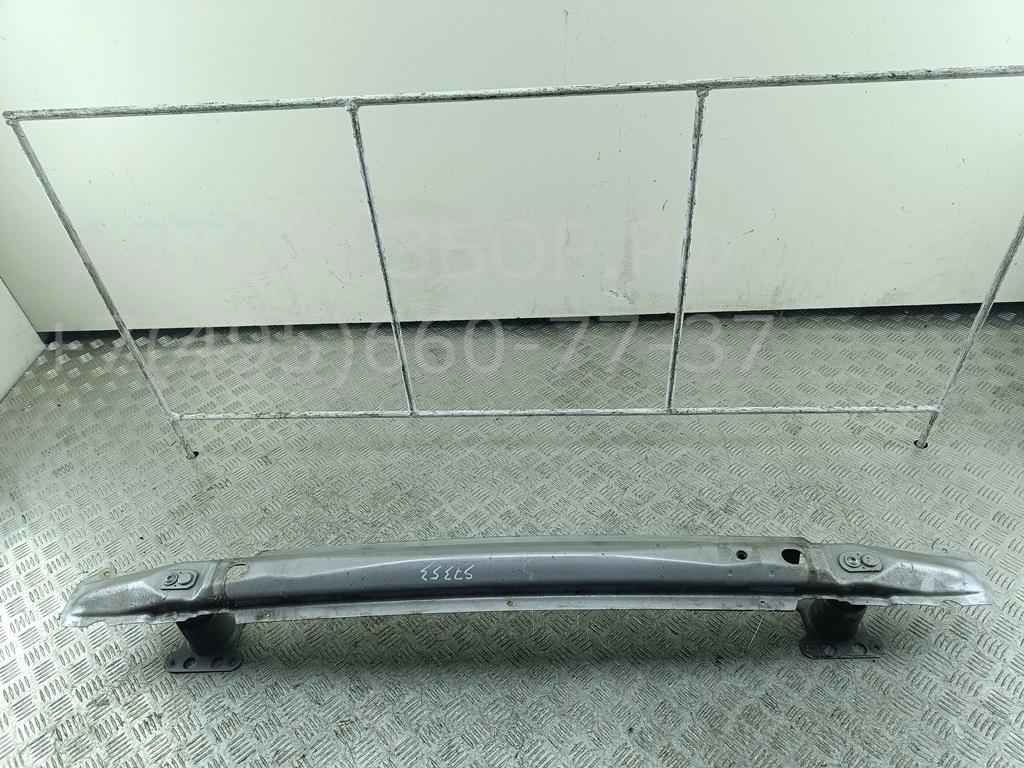 Усилитель переднего бампера