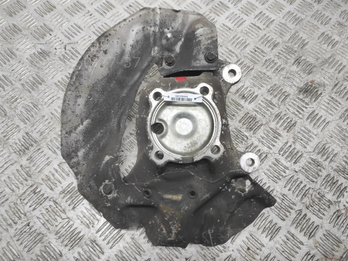 Кулак поворотный передний левый