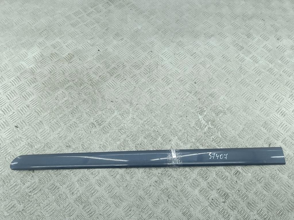 Молдинг двери передней левой