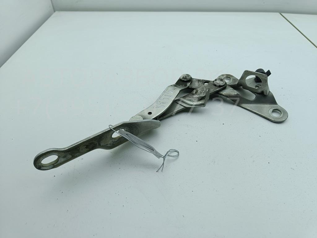 Петля капота левая