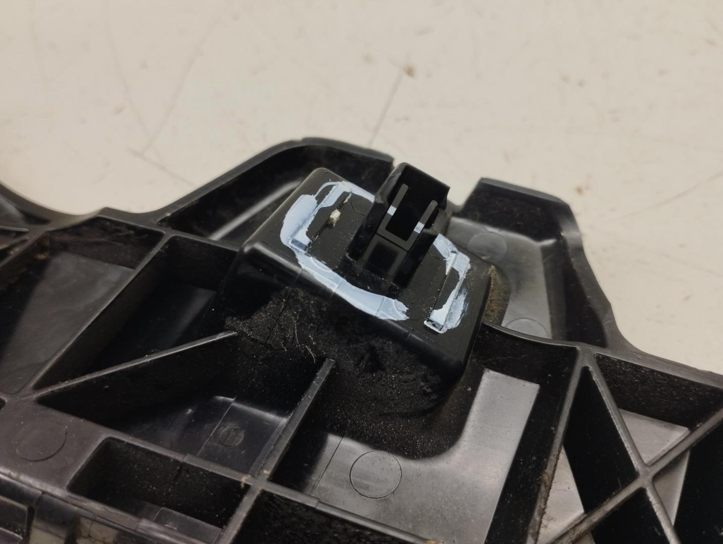 Кронштейн заднего бампера левый