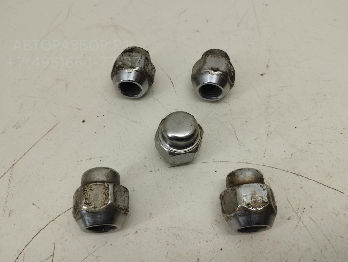 Болт колесный