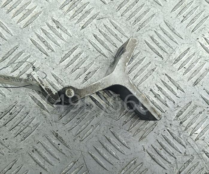 Петля двери