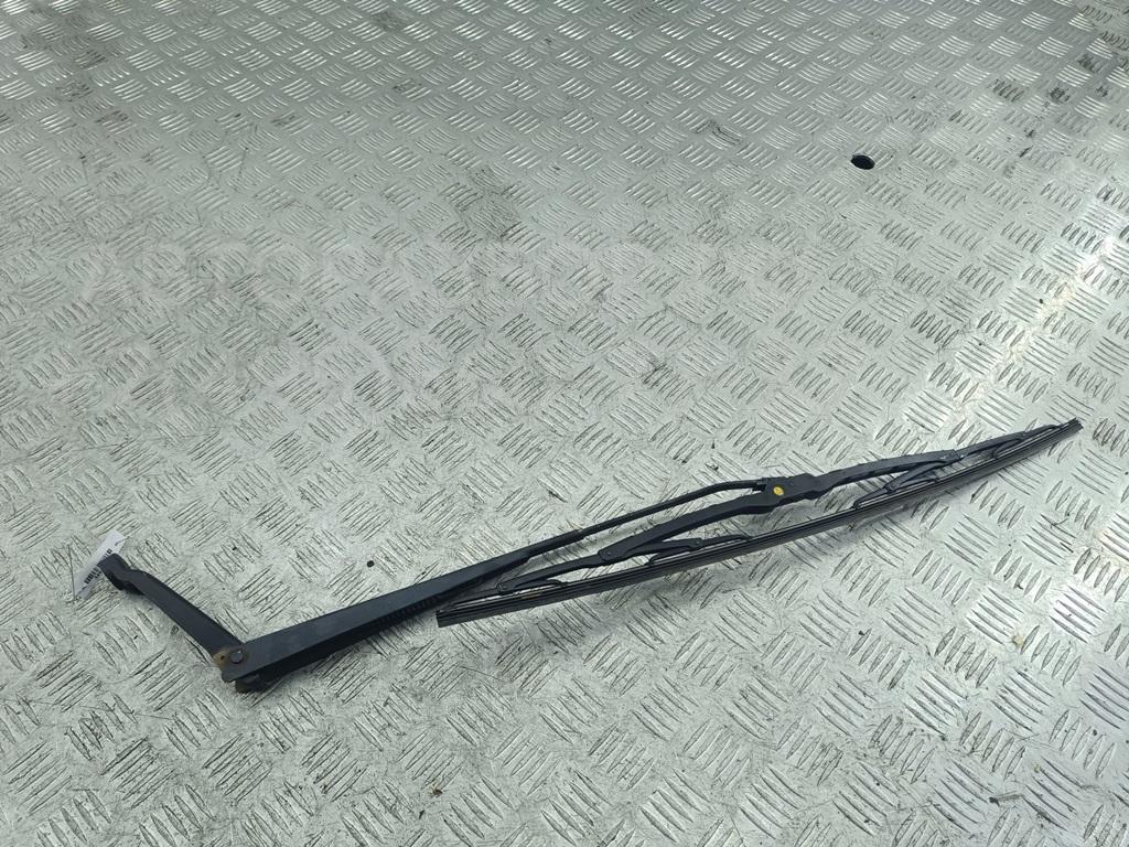 Поводок стеклоочистителя передний левый