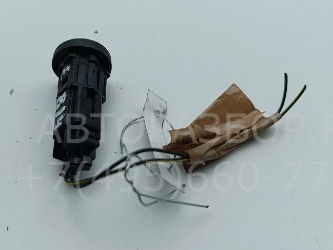 Кнопка открывания багажника