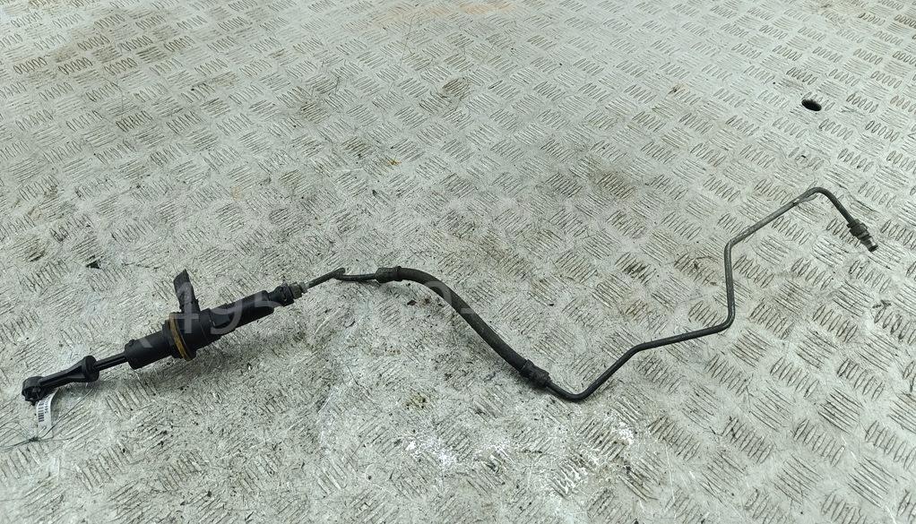 Цилиндр сцепления главный