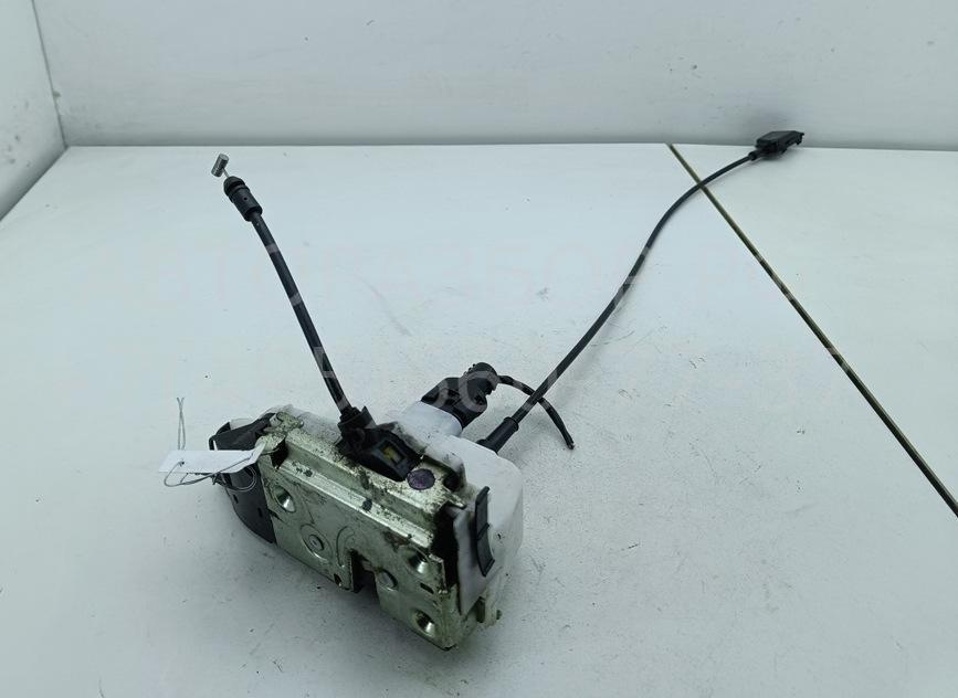 Замок двери передней правой