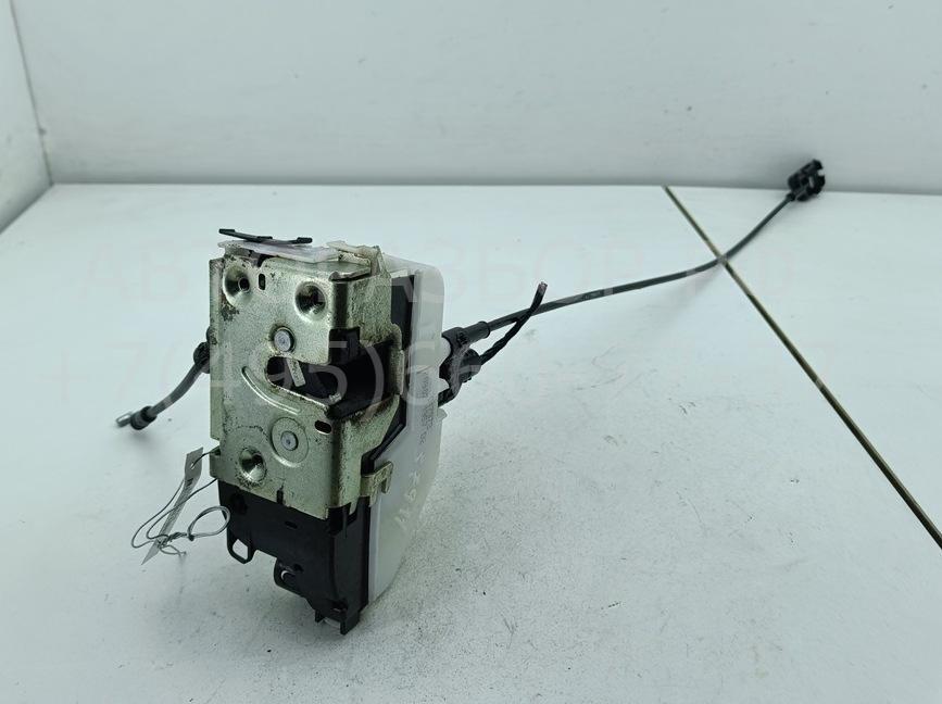 Замок двери передней правой