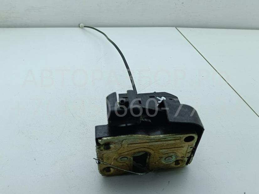 Замок двери передней левой