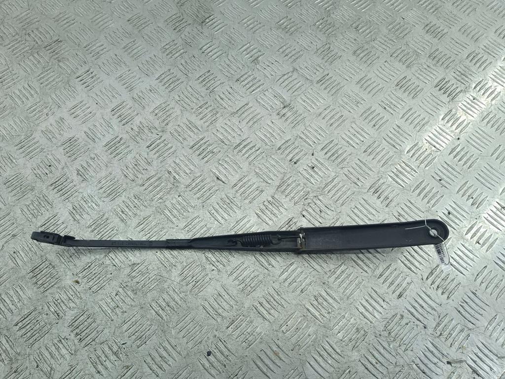 Поводок стеклоочистителя передний левый