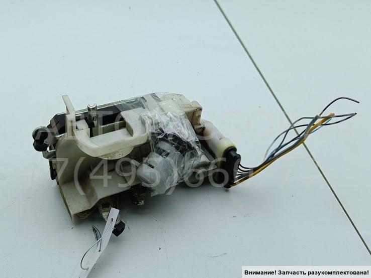 Замок двери передней левой