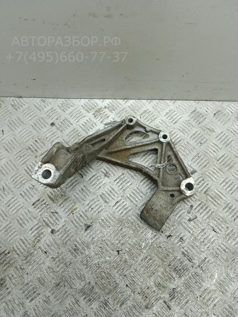 Рычаг передний правый