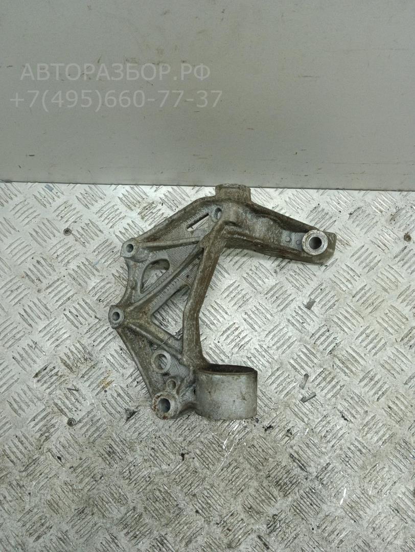 Рычаг передний правый