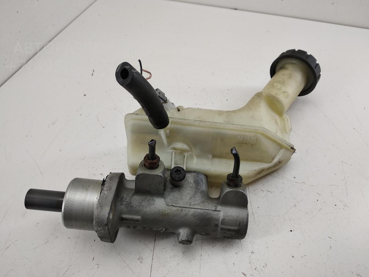 Цилиндр тормозной главный