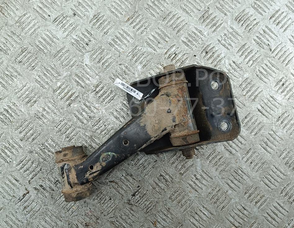 Рычаг передний правый