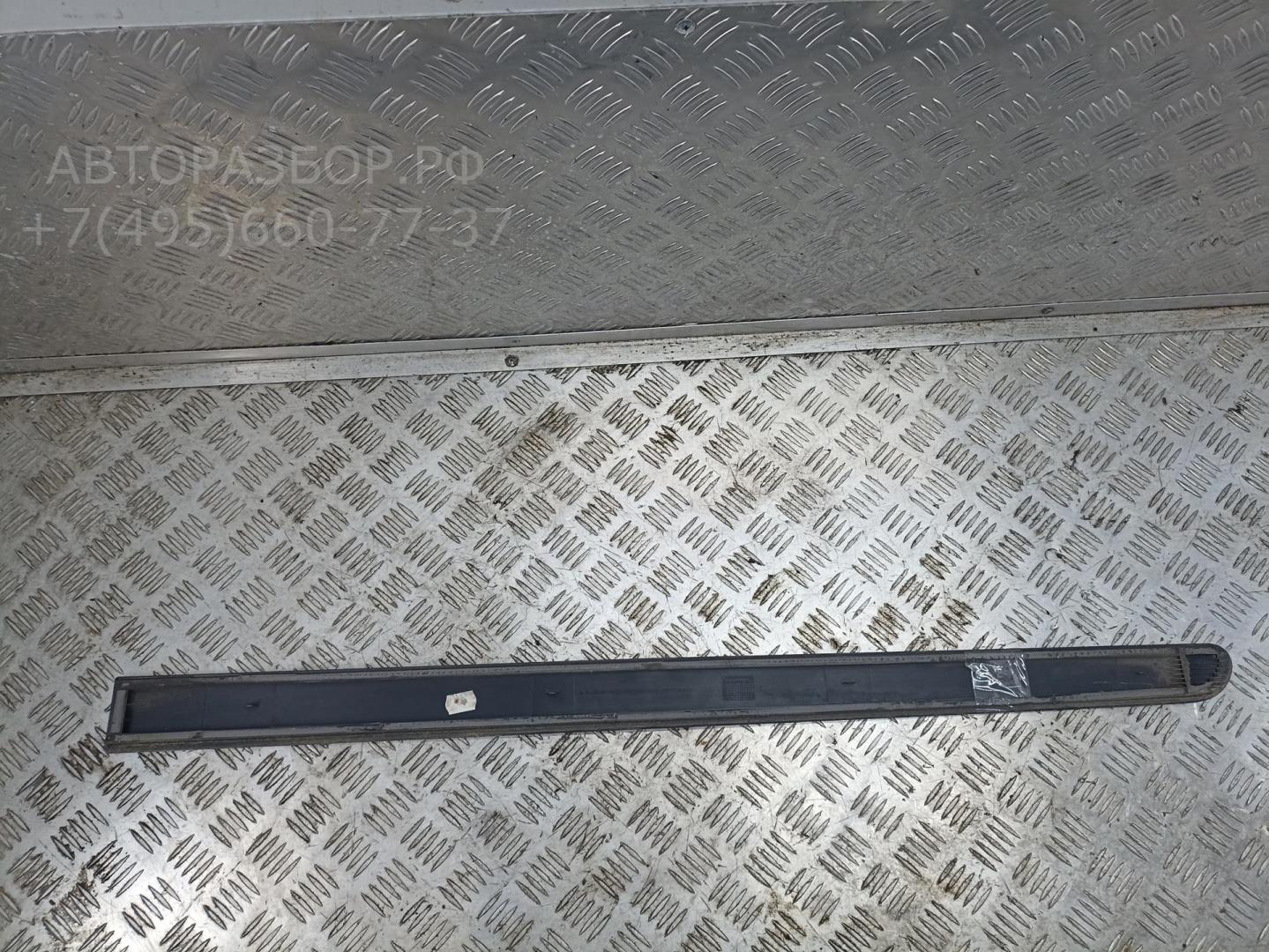 Накладка двери передней правой