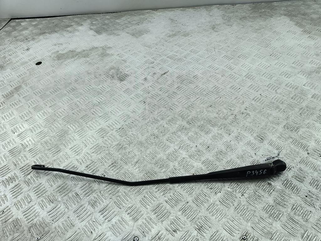 Поводок стеклоочистителя передний правый