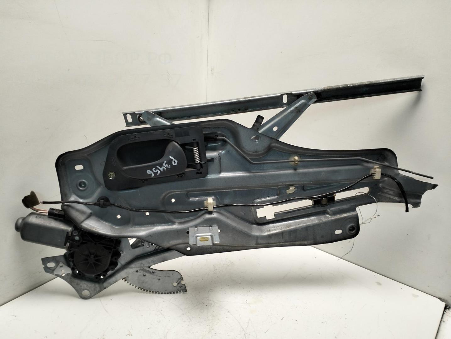 Стеклоподъемник электр. задний правый