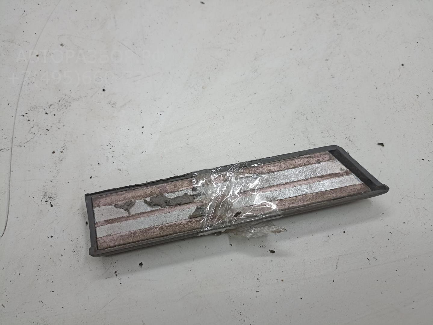 Накладка переднего крыла правого