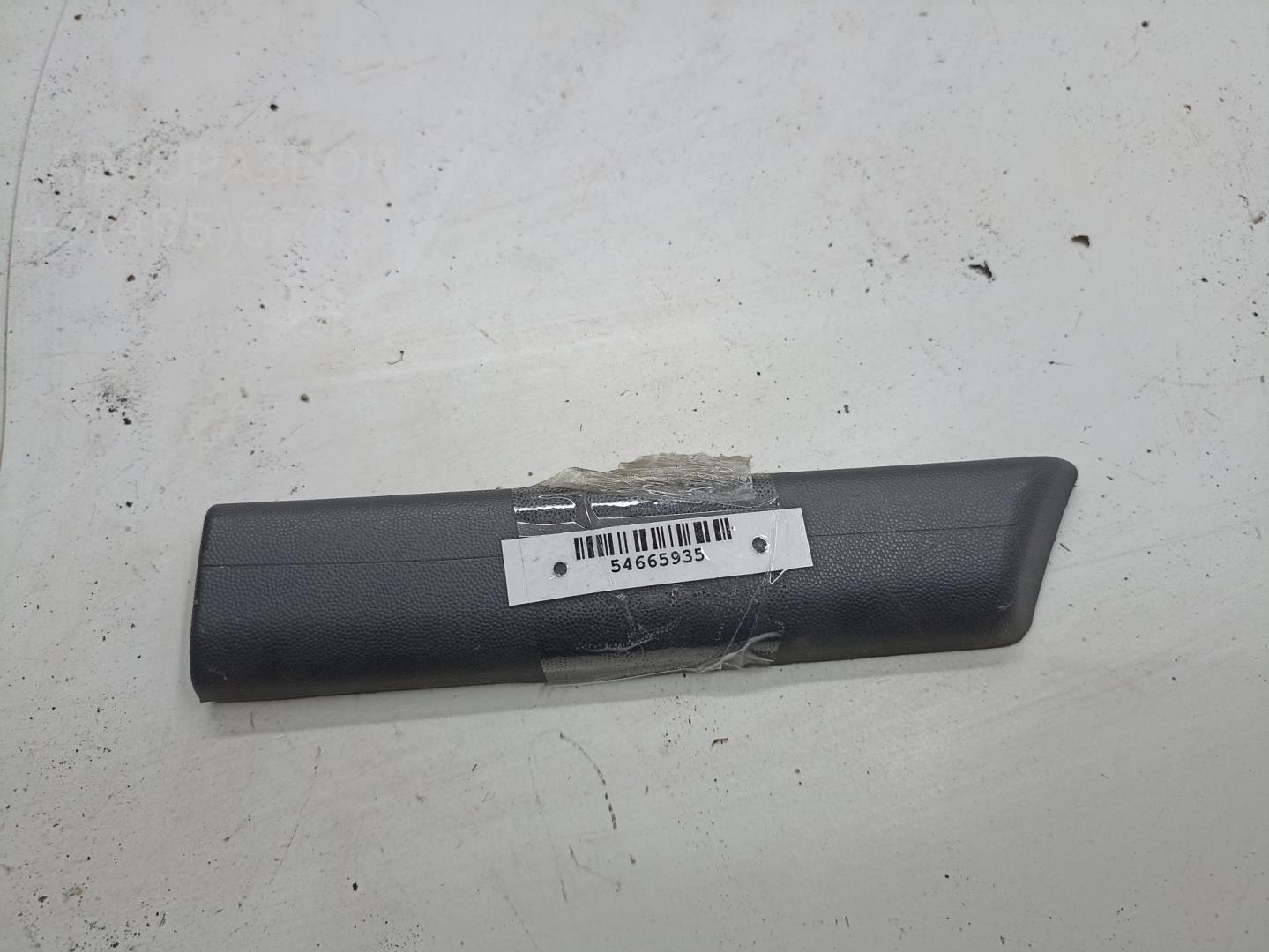 Накладка переднего крыла правого