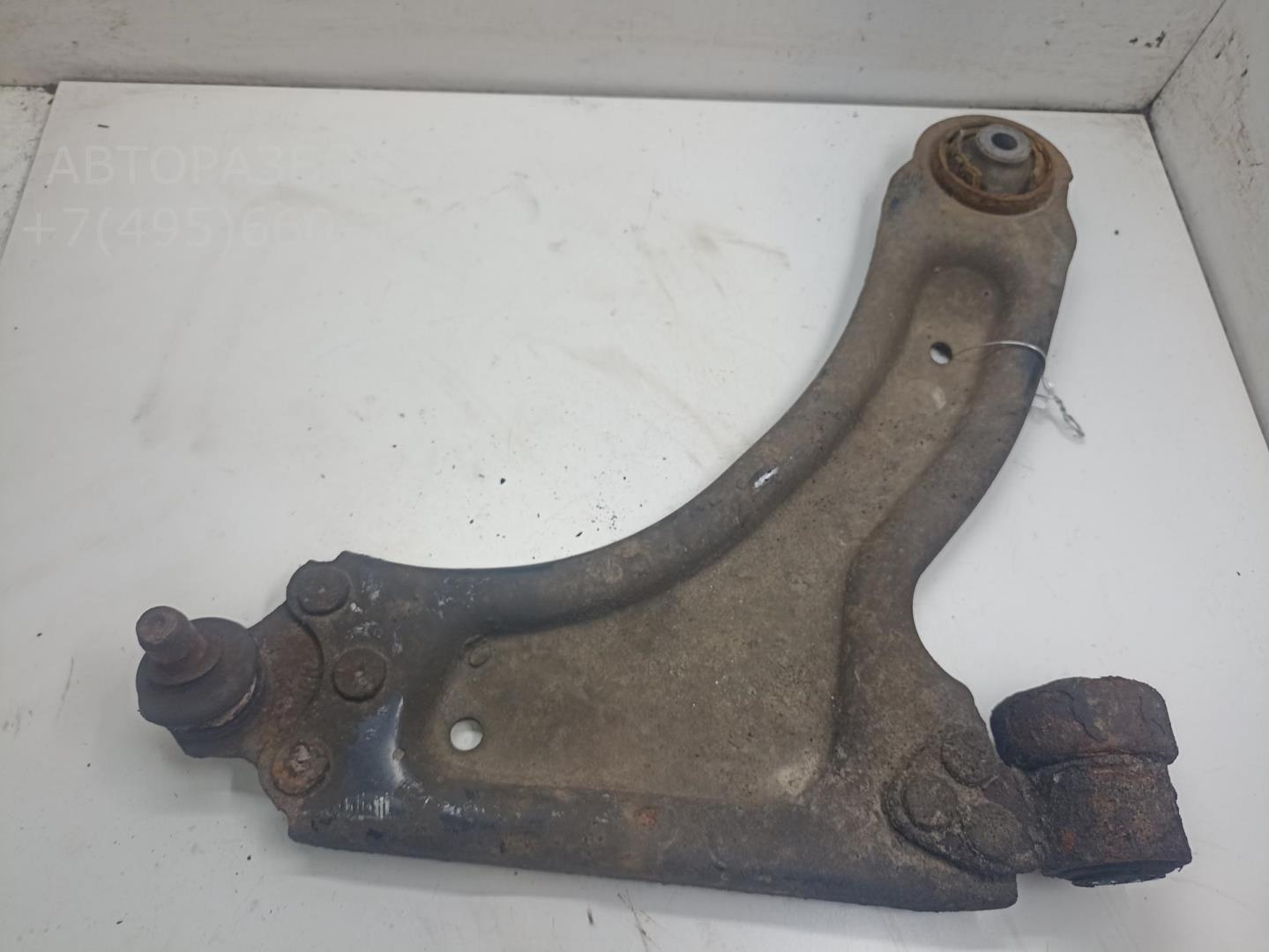 Рычаг передний правый