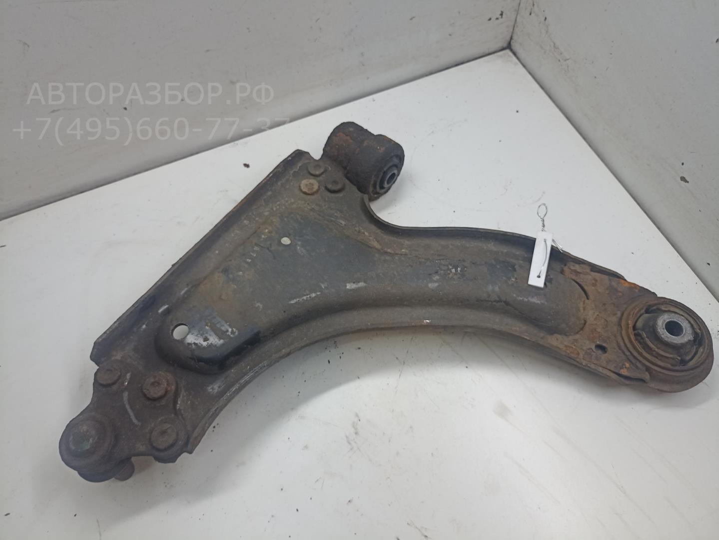 Рычаг передний правый