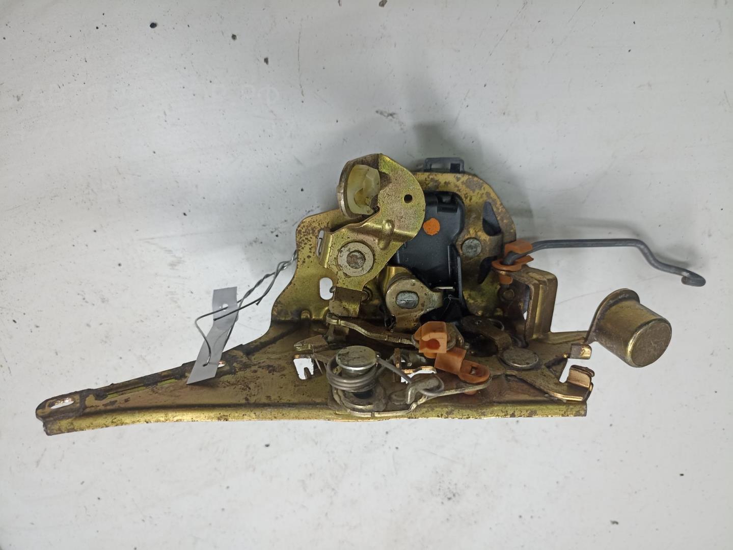 Замок двери задней правой