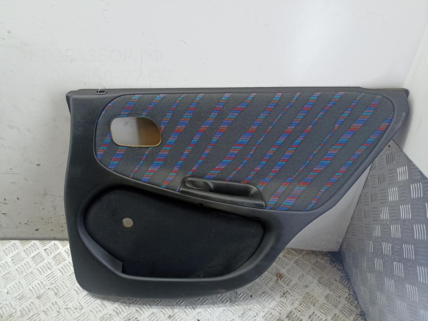 Обшивка двери задней правой