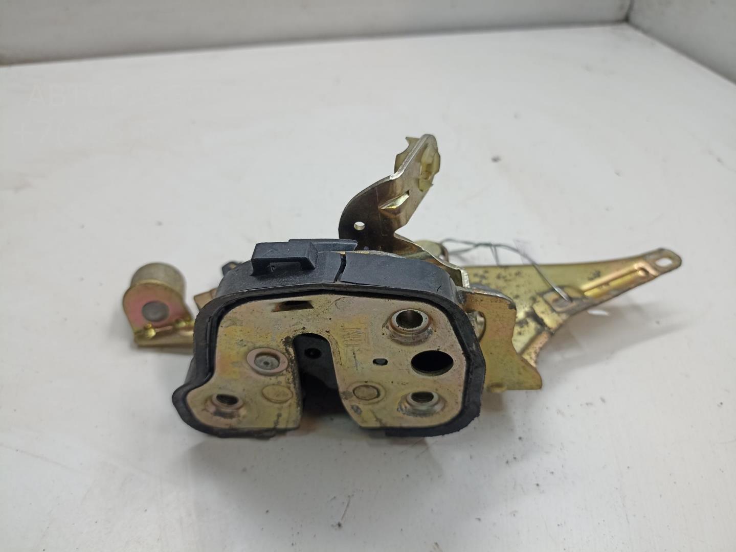 Замок двери задней правой