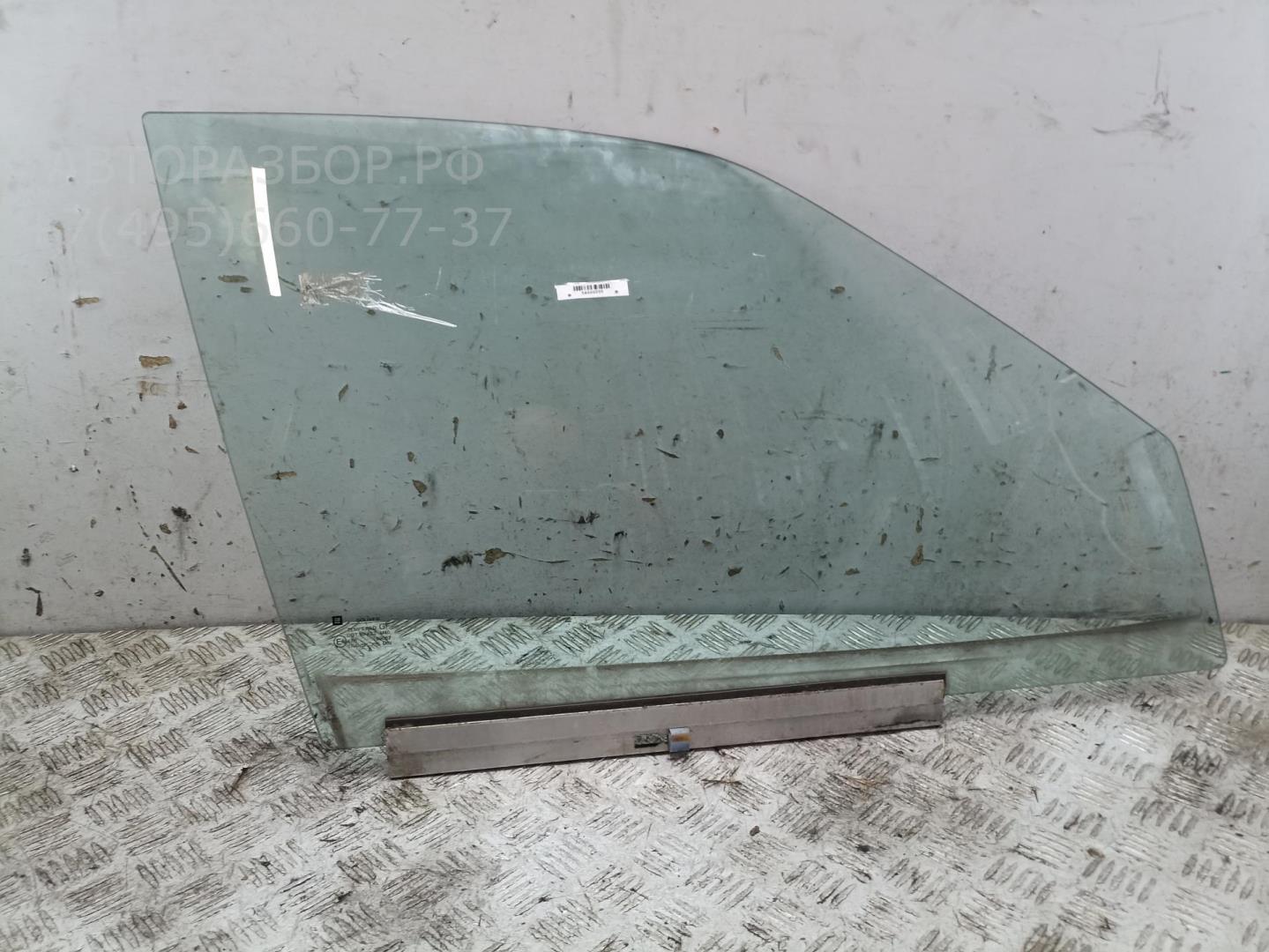Стекло двери передней правой