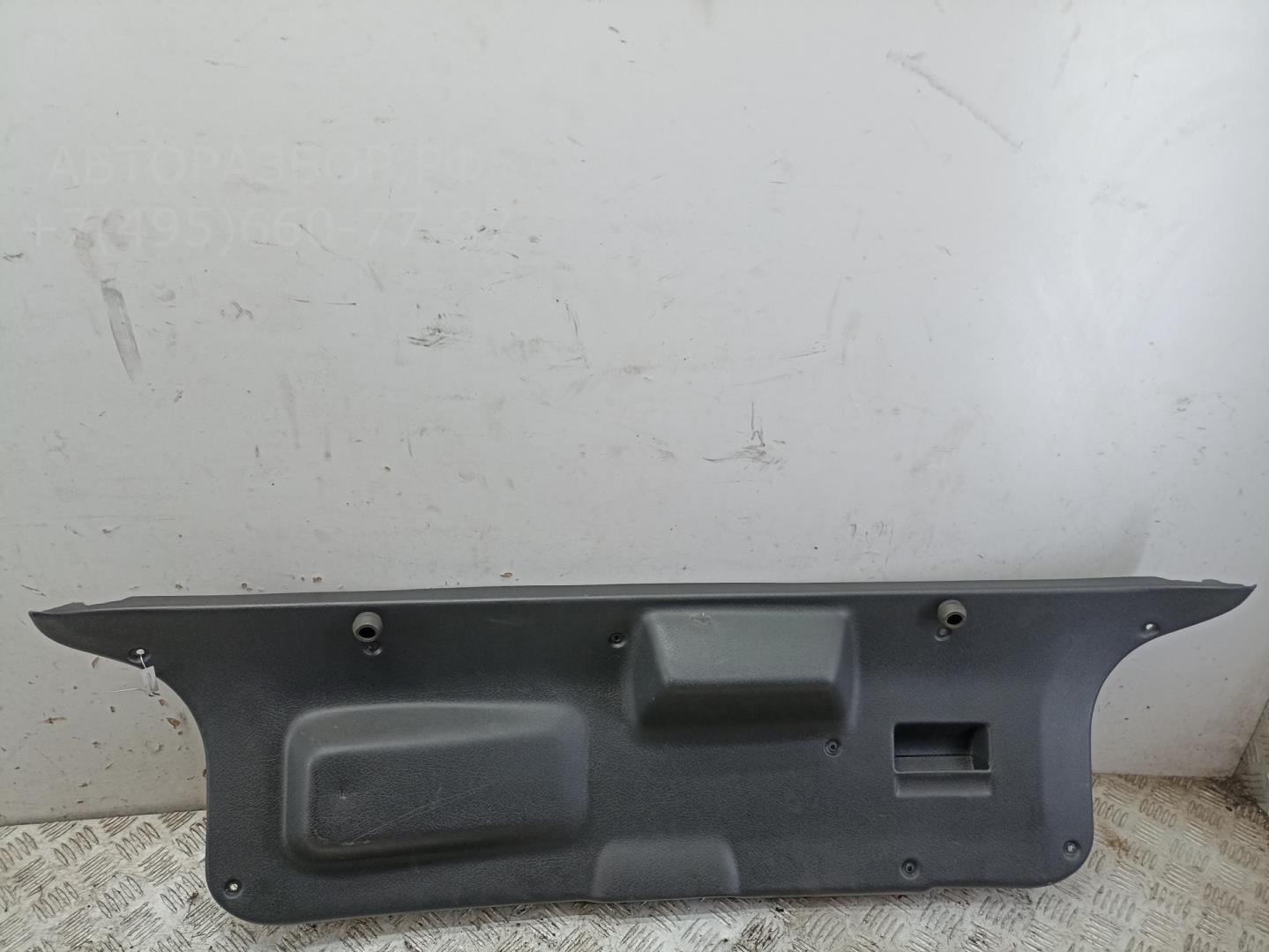 Обшивка крышки багажника