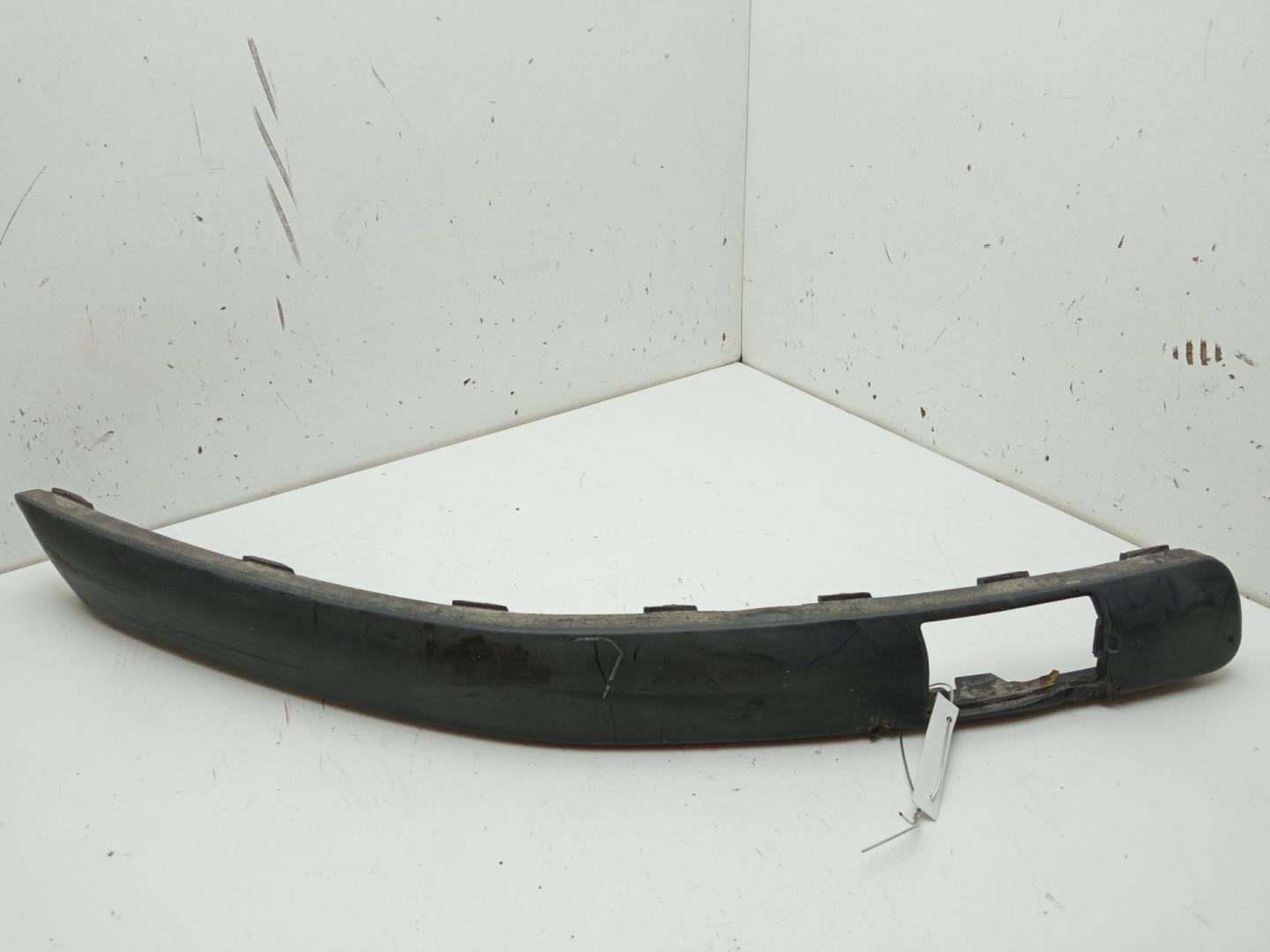 Молдинг переднего бампера правый