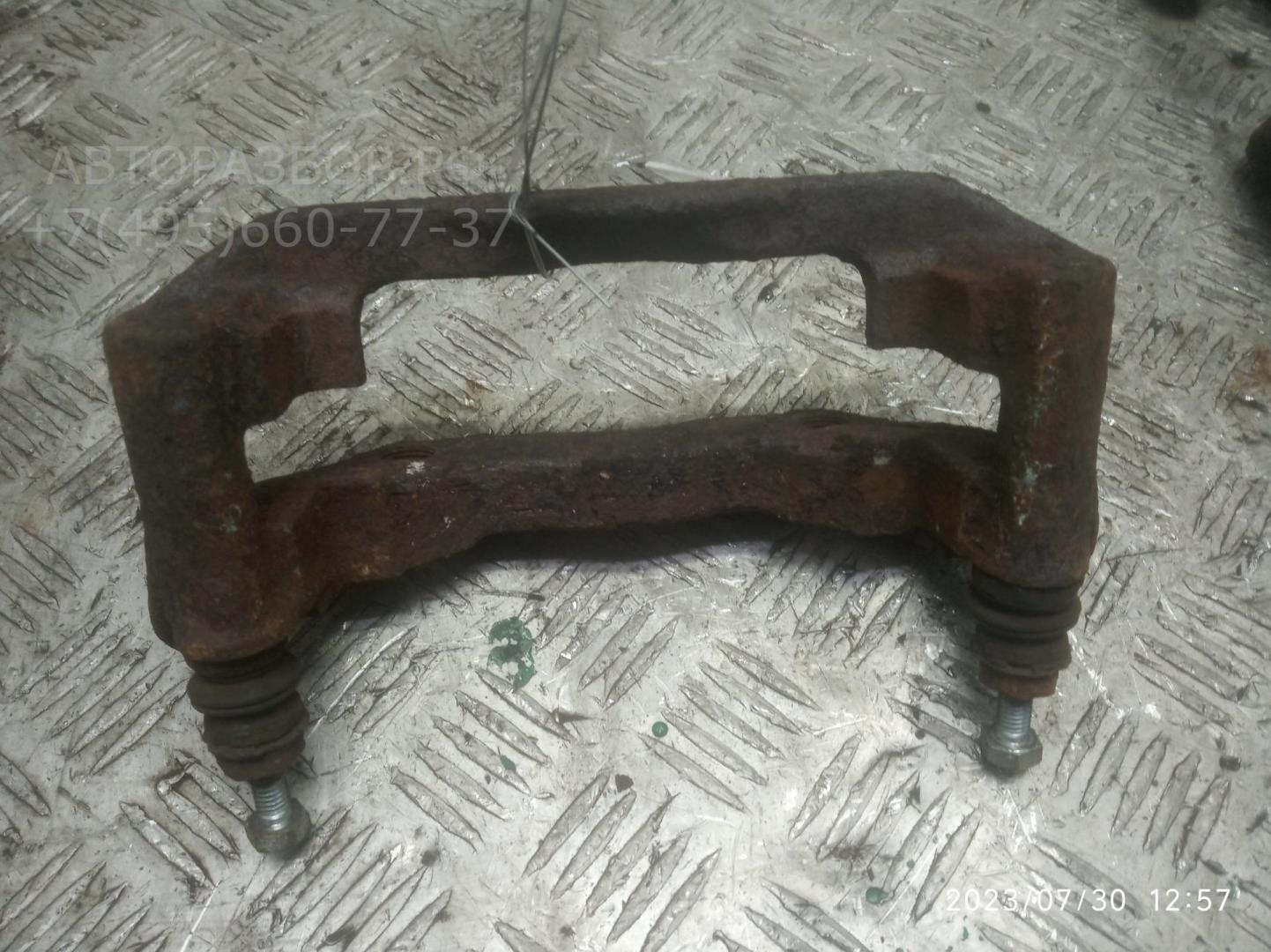 Скоба суппорта переднего