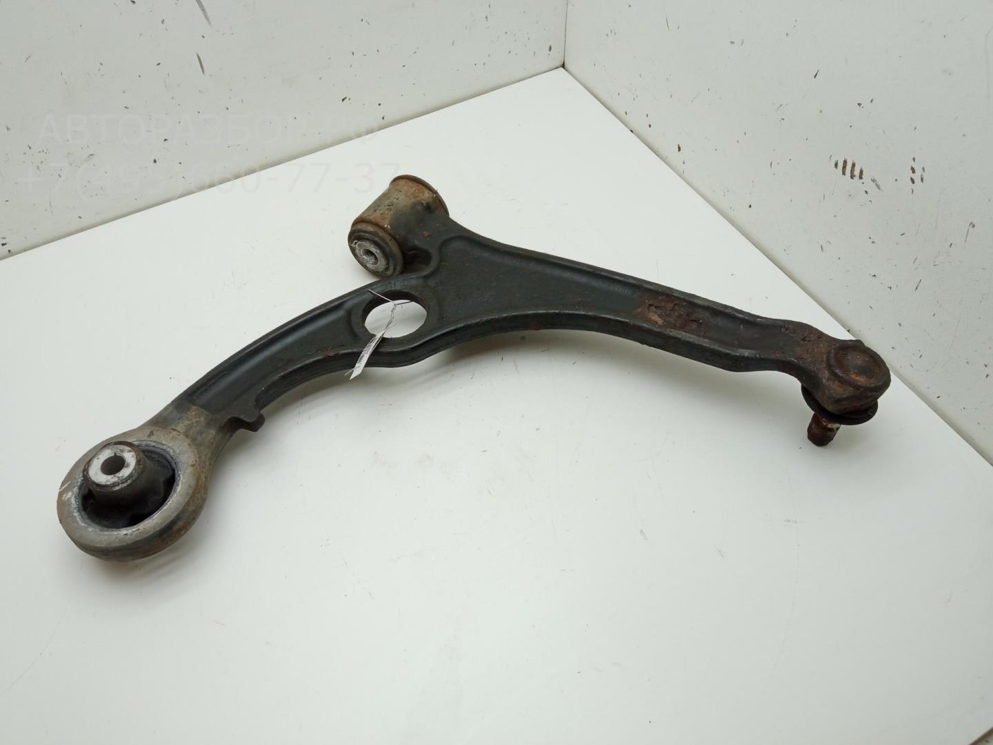Рычаг передний левый