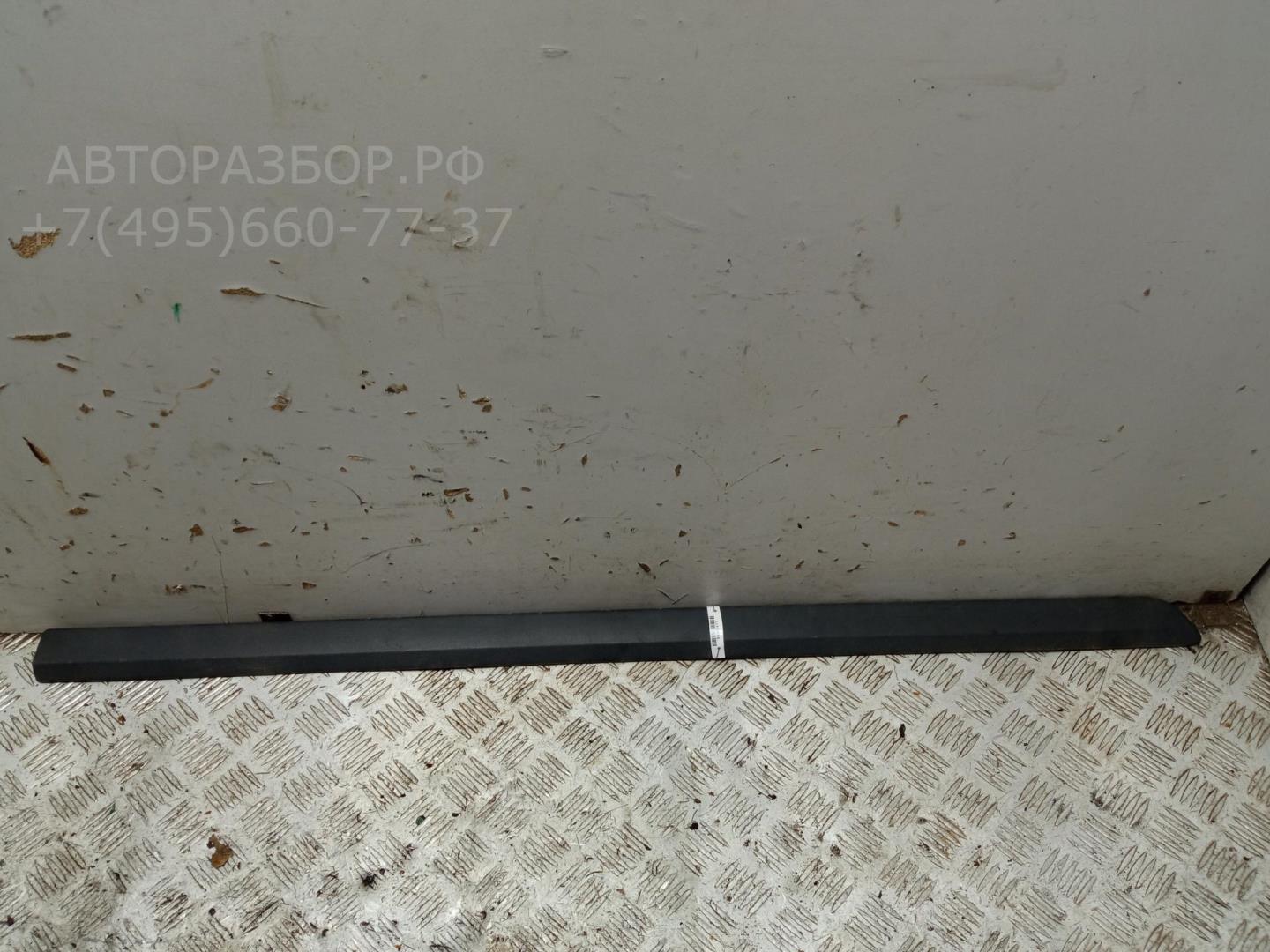 Молдинг двери передней левой