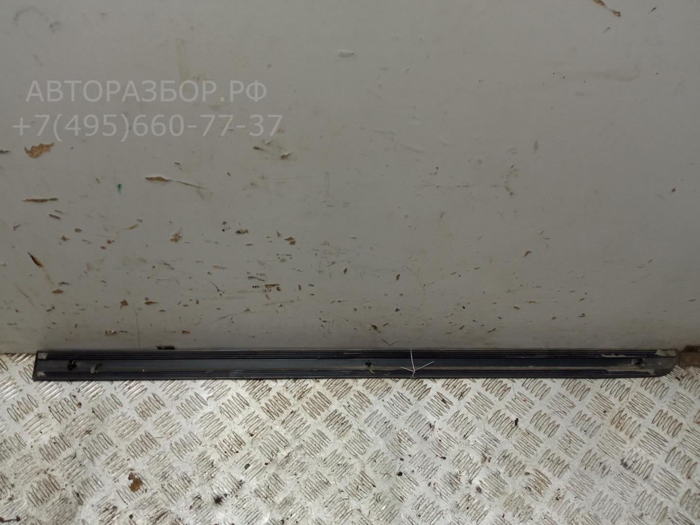 Молдинг двери передней левой