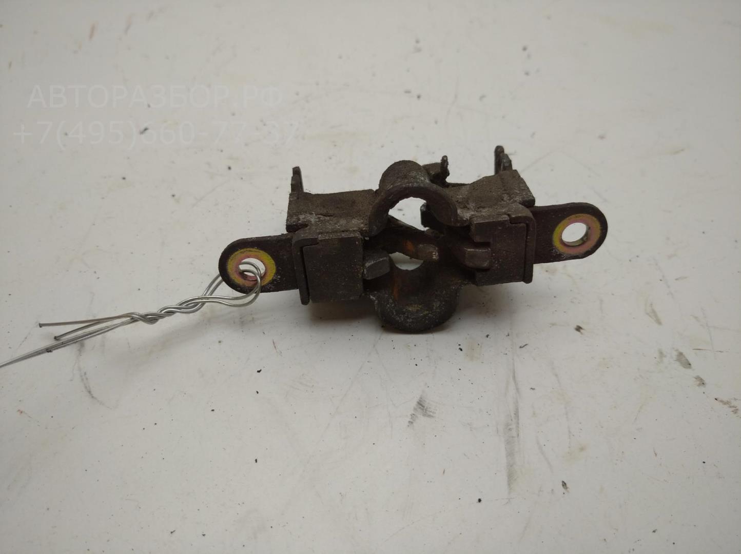 Замок капота