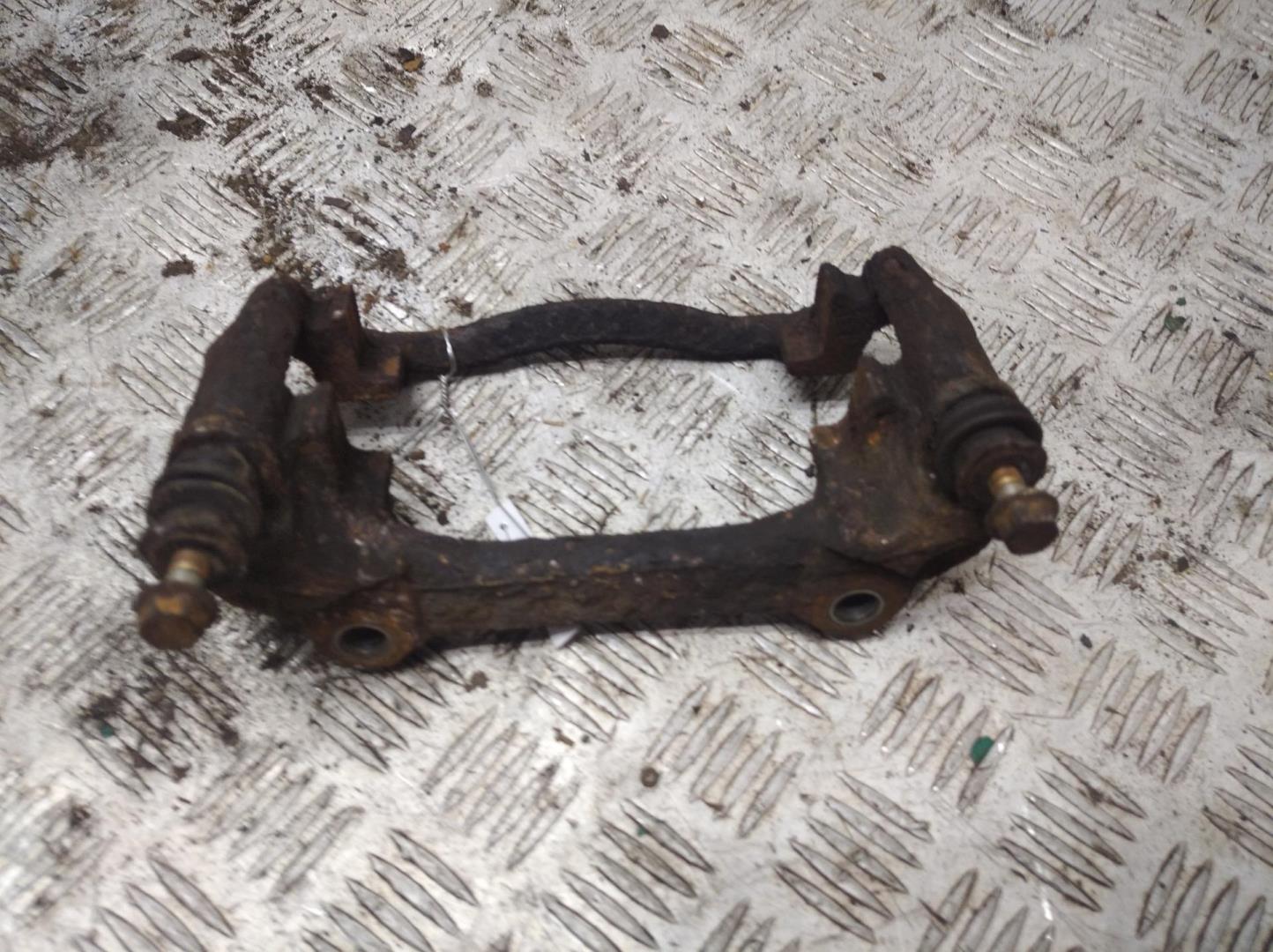 Скоба суппорта переднего