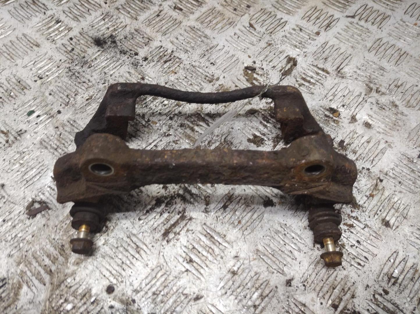 Скоба суппорта переднего