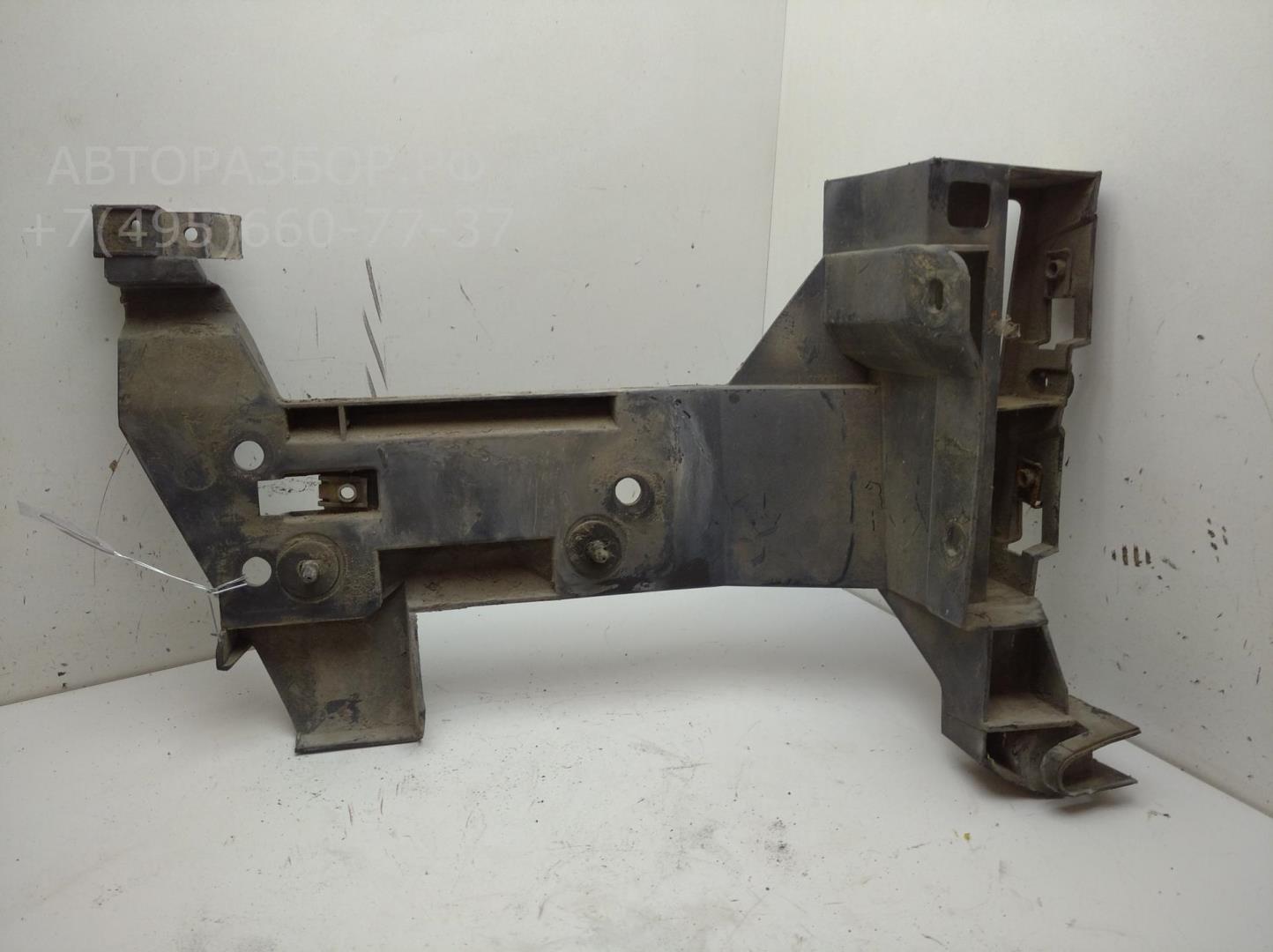 Кронштейн заднего бампера правый