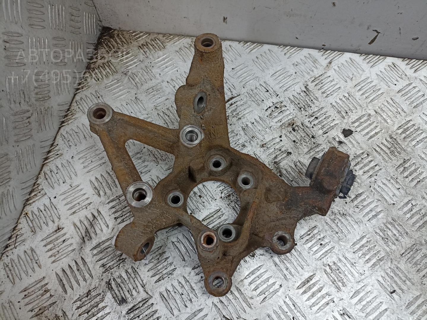 Кулак поворотный задний левый