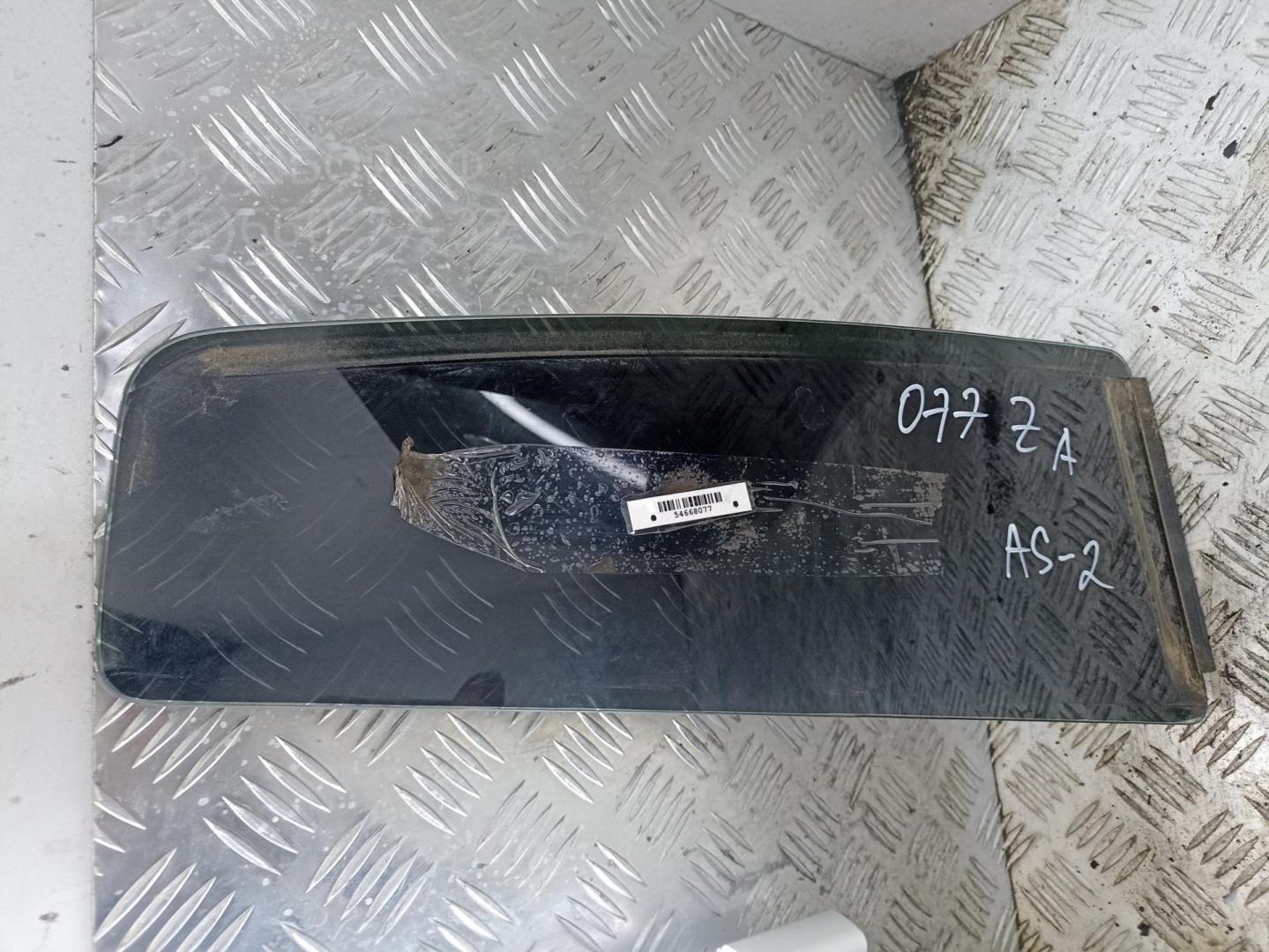 Стекло двери задней левой (форточка)