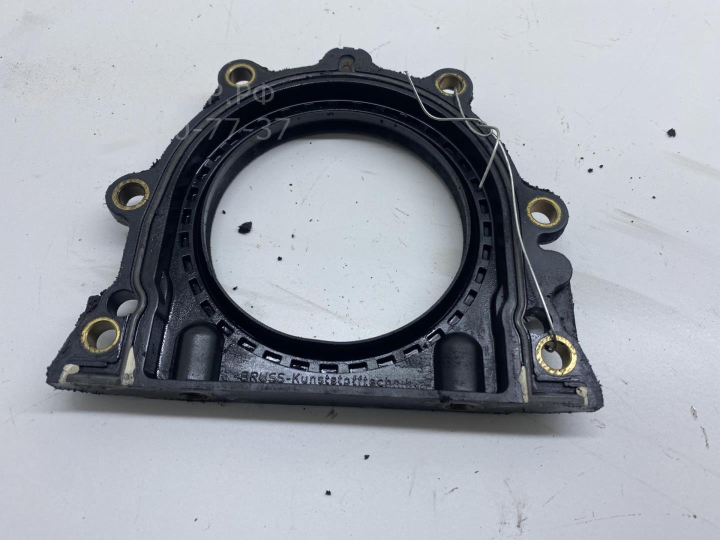 Крышка двигателя