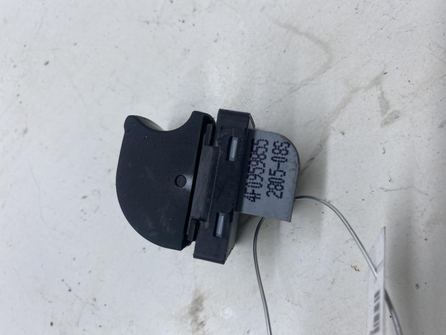 Кнопка стеклоподъемника