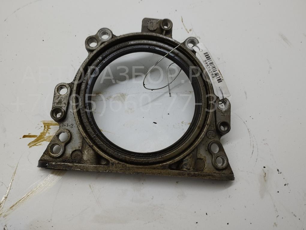 Крышка двигателя