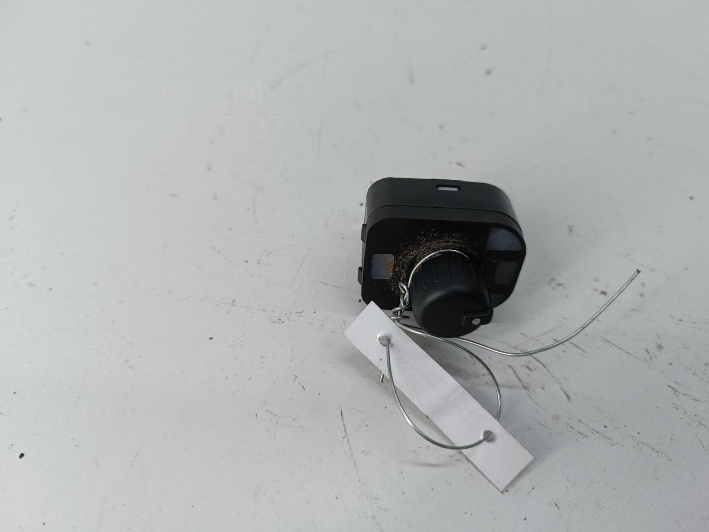 Кнопка регулировки зеркала