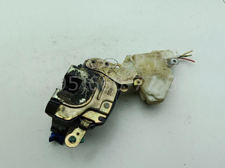 Замок двери передней правой