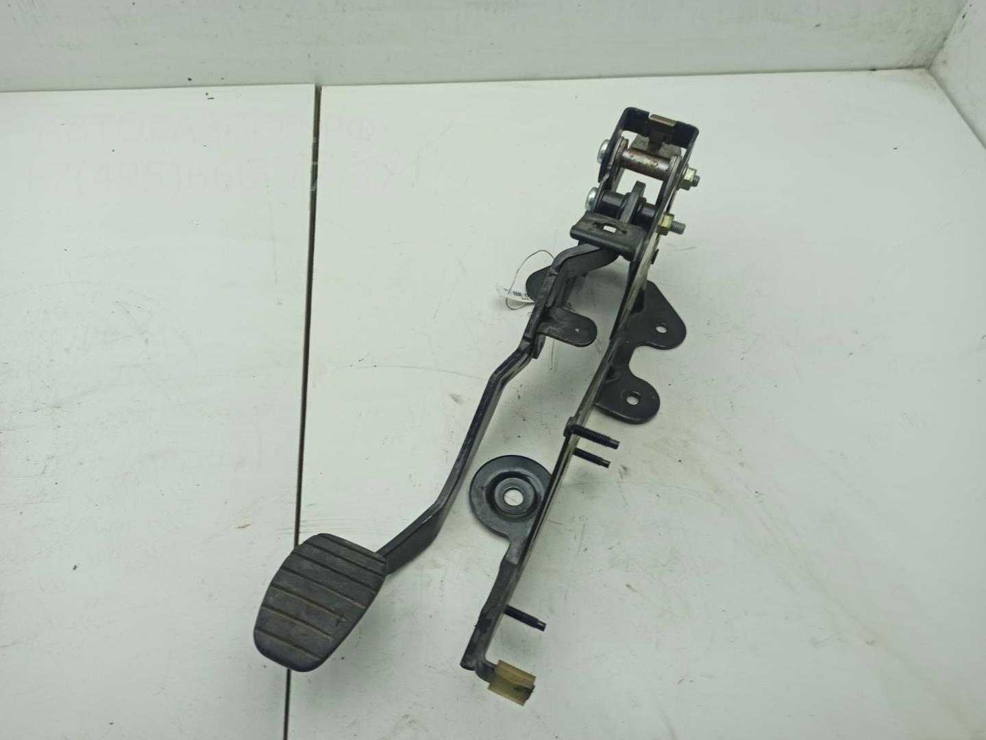 Педаль тормоза