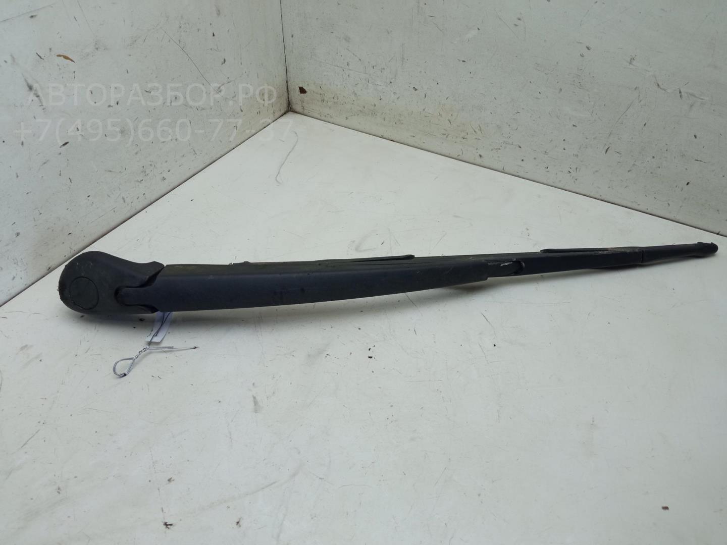 Поводок стеклоочистителя заднего